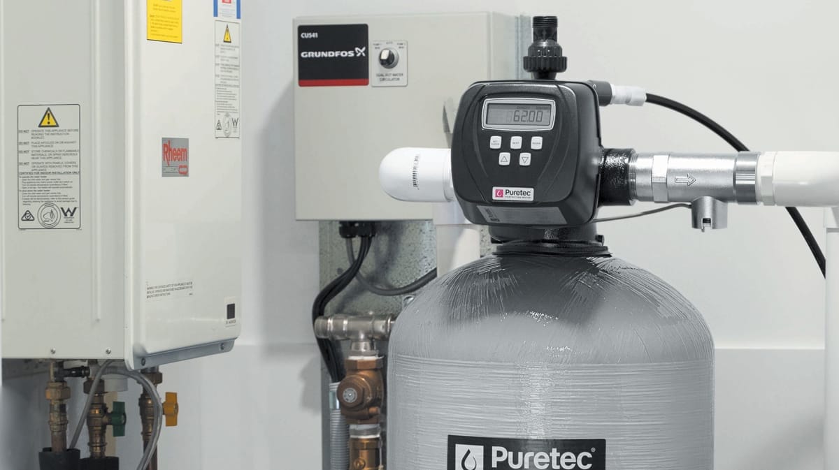 Graphic explaining coagulation and flocculation in water treatment, showing how suspended solids are removed from perth tap water using advanced filtration technology.
